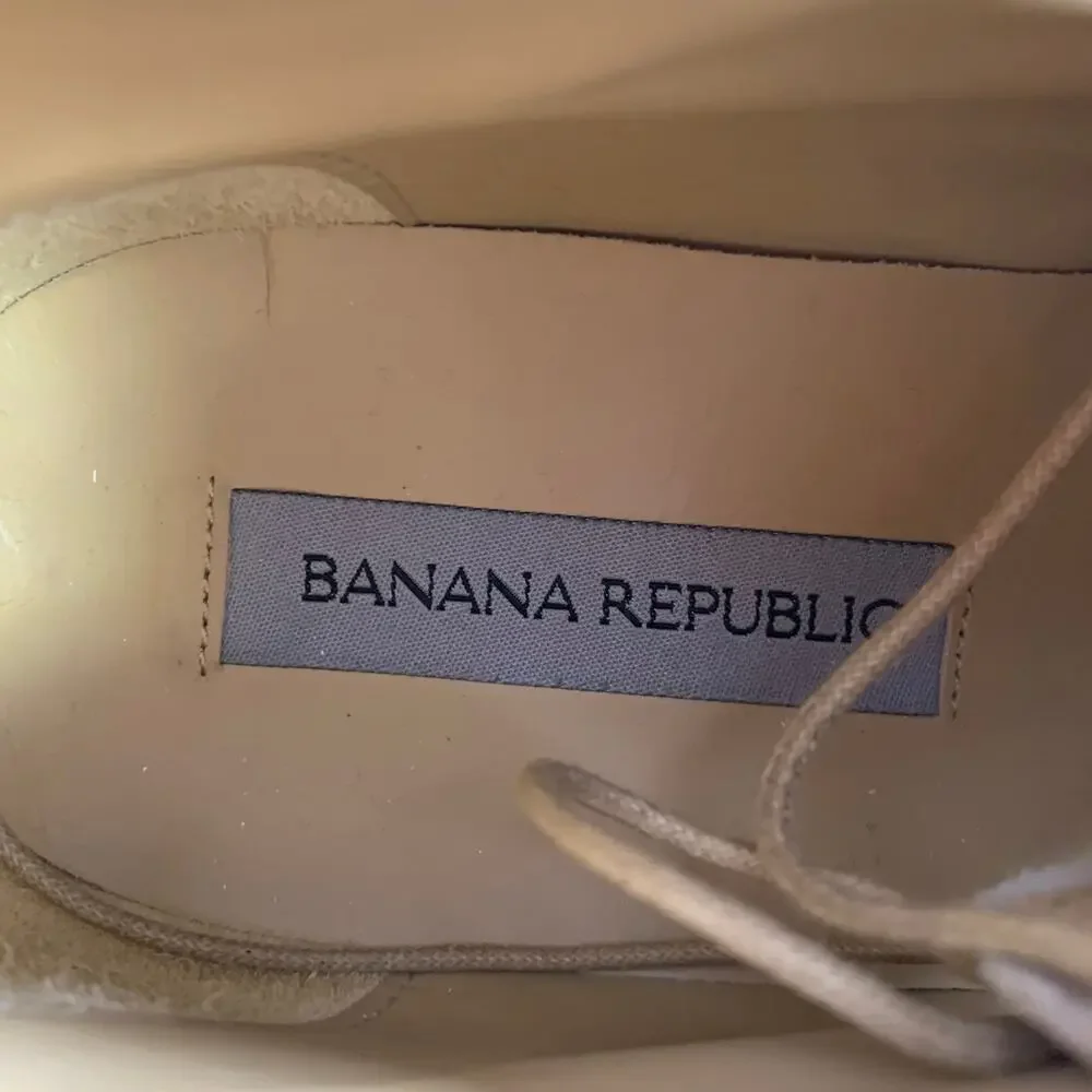 BANANA REPUBLIC Size 9.5 Taupe Suede Lace-Up Boots
